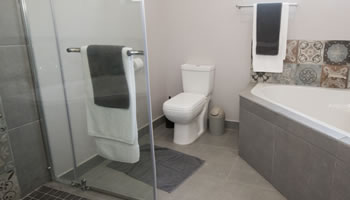 Room 5 en-suite bathroom at Hillside Guesthouse with modern guest facilities for accommodation in Umhlanga Rocks